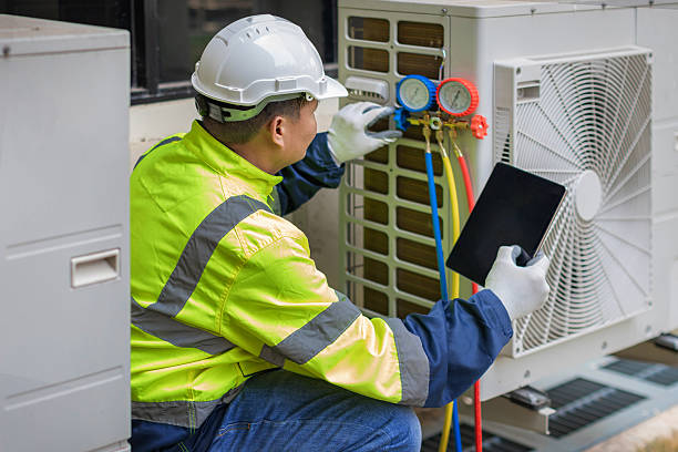 Professional Ac Installation technician working in Aldie, VA